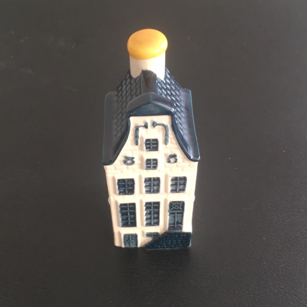 KLM's #9 Blue Delft House Collectible - Picture 9 of 13
